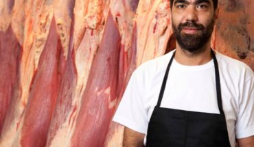 translated from Spanish: Why see a butcher working closely makes the entraña still richer