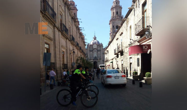 translated from Spanish: With 300 active elements, start security operation for Holy week in Morelia