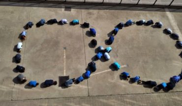translated from Spanish: World autism awareness day: the world is dressed in blue