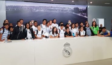 translated from Spanish: Zidane received Chilean children in the sports city of Real Madrid