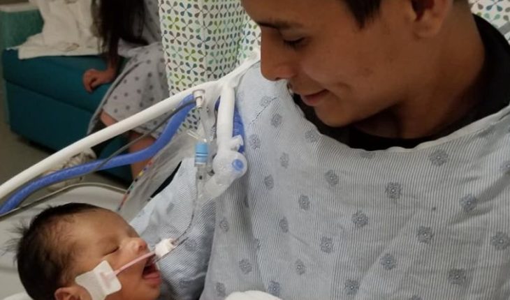 Bebé que fue arrancado del vientre de joven asesinada abrió los ojos pero sigue en estado crítico