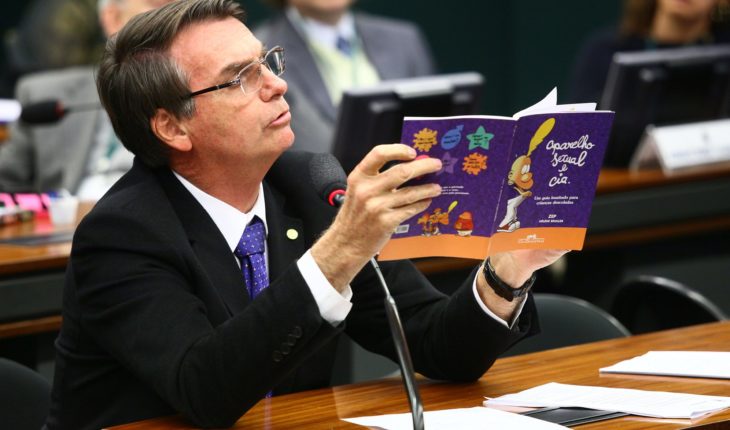 Bolsonaro busca prohibir que se hable de sexualidad en escuelas de Brasil