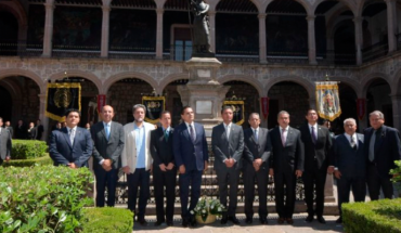 Edil de Morelia rinde honores a Miguel Hidalgo en el Colegio Primitivo y Nacional de San Nicolás de Hidalgo