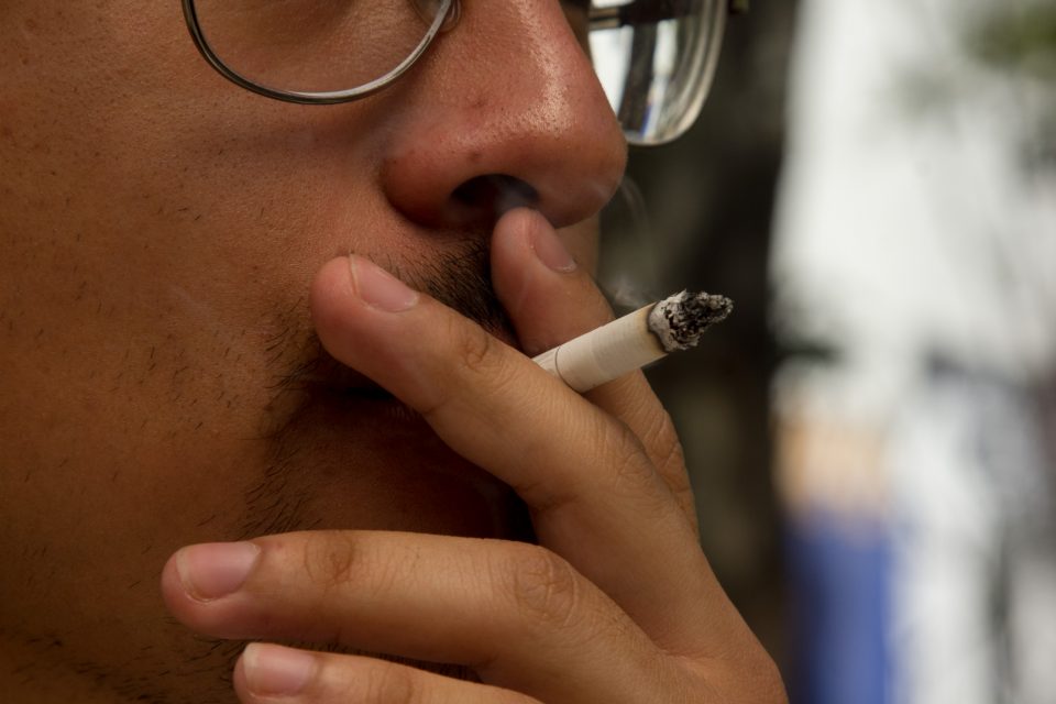 Gobierno analiza subir impuesto a tabaco, alcohol y chatarra