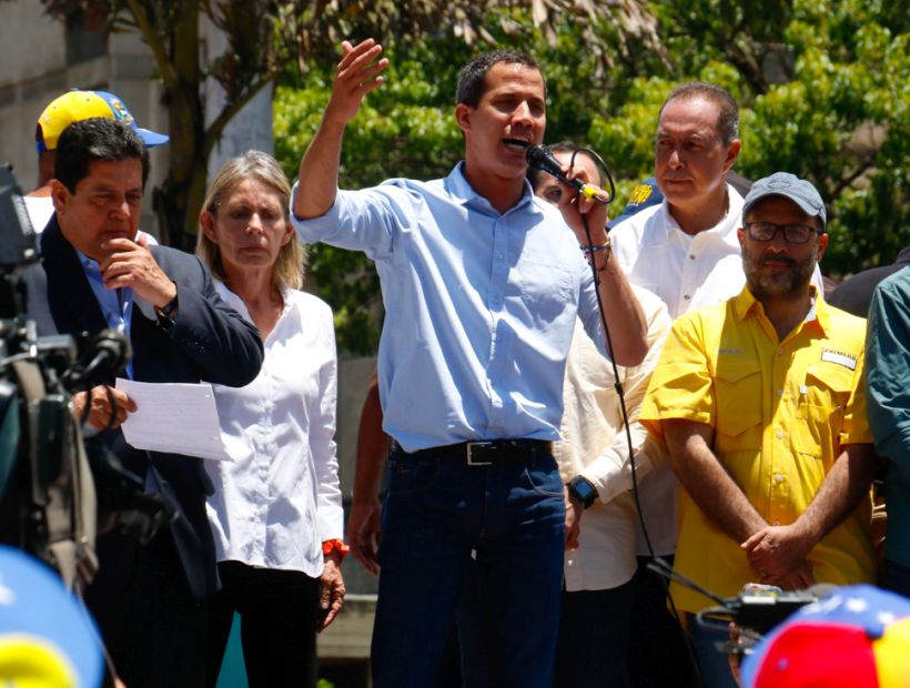 Guaidó insiste a los militares en "que se pongan del lado de la Constitución" de Venezuela