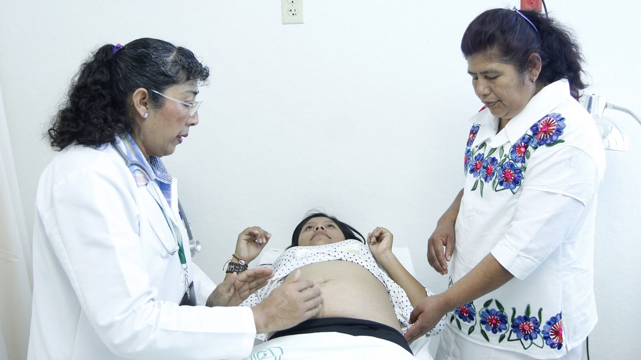 IMSS-BIENESTAR refuerza acciones para reducir muerte materna y protección a mujeres indígenas