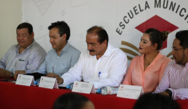 INEA inaugura la primera Escuela Municipal de Educación para Adultos en el país, en Zamora, Michoacán