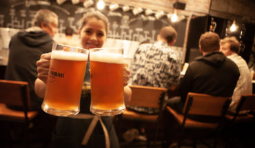 Inauguran primer bar cervecero de tradición valdiviana en Viña del Mar
