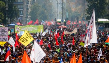 Las dos caras del 1 de mayo: pacífica marcha de la CUT se ve eclipsada por disturbios en la manifestación de la Central Clasista