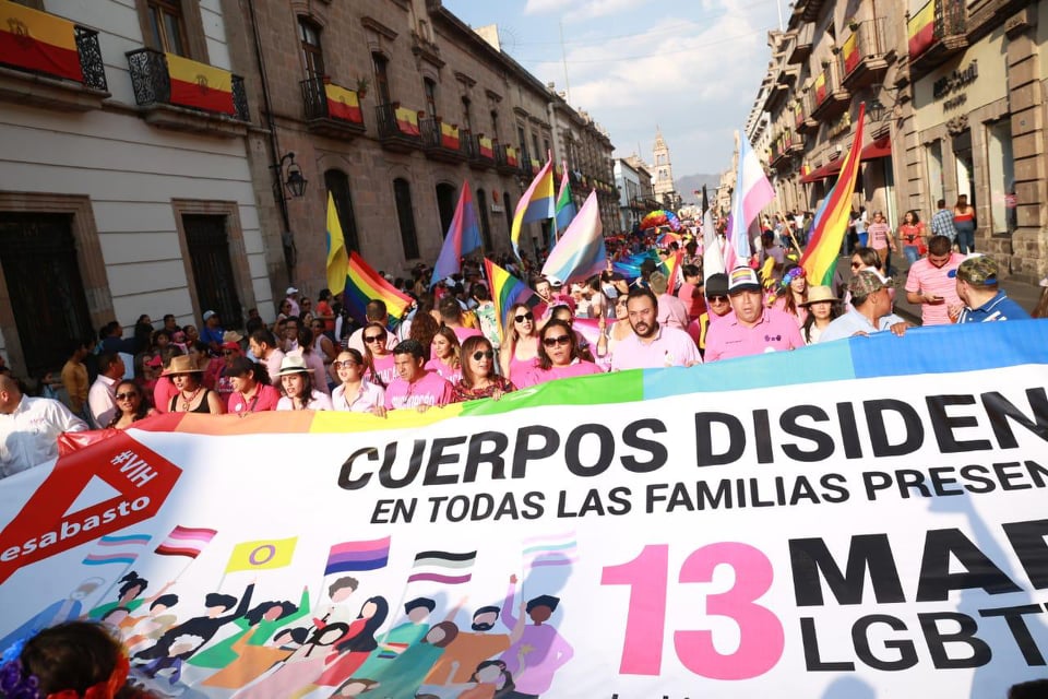 Marcha comunidad LGBTTTIAQ+ en Morelia y el gobierno de Silvano rompe fobias este año