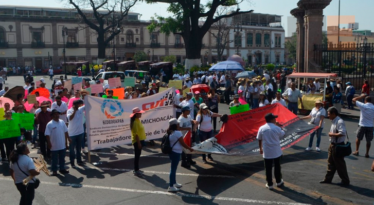 Marchan sindicatos por Día del Trabajo en Michoacán