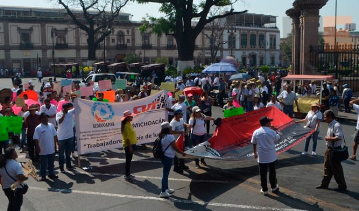 Marchan sindicatos por Día del Trabajo en Michoacán