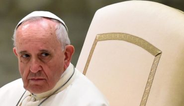 Papa critica el “diagnóstico prenatal” y dice que el aborto no es la solución
