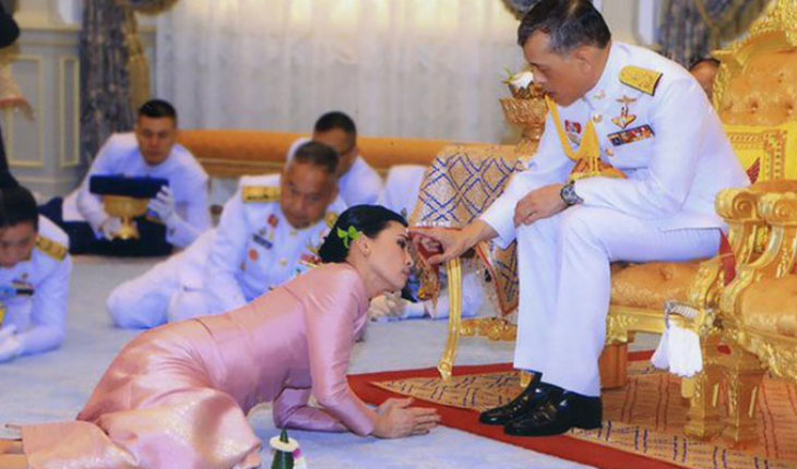 Se casa rey de Tailandia con su guardespaldas