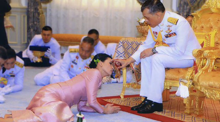 Se casa rey de Tailandia con su guardespaldas