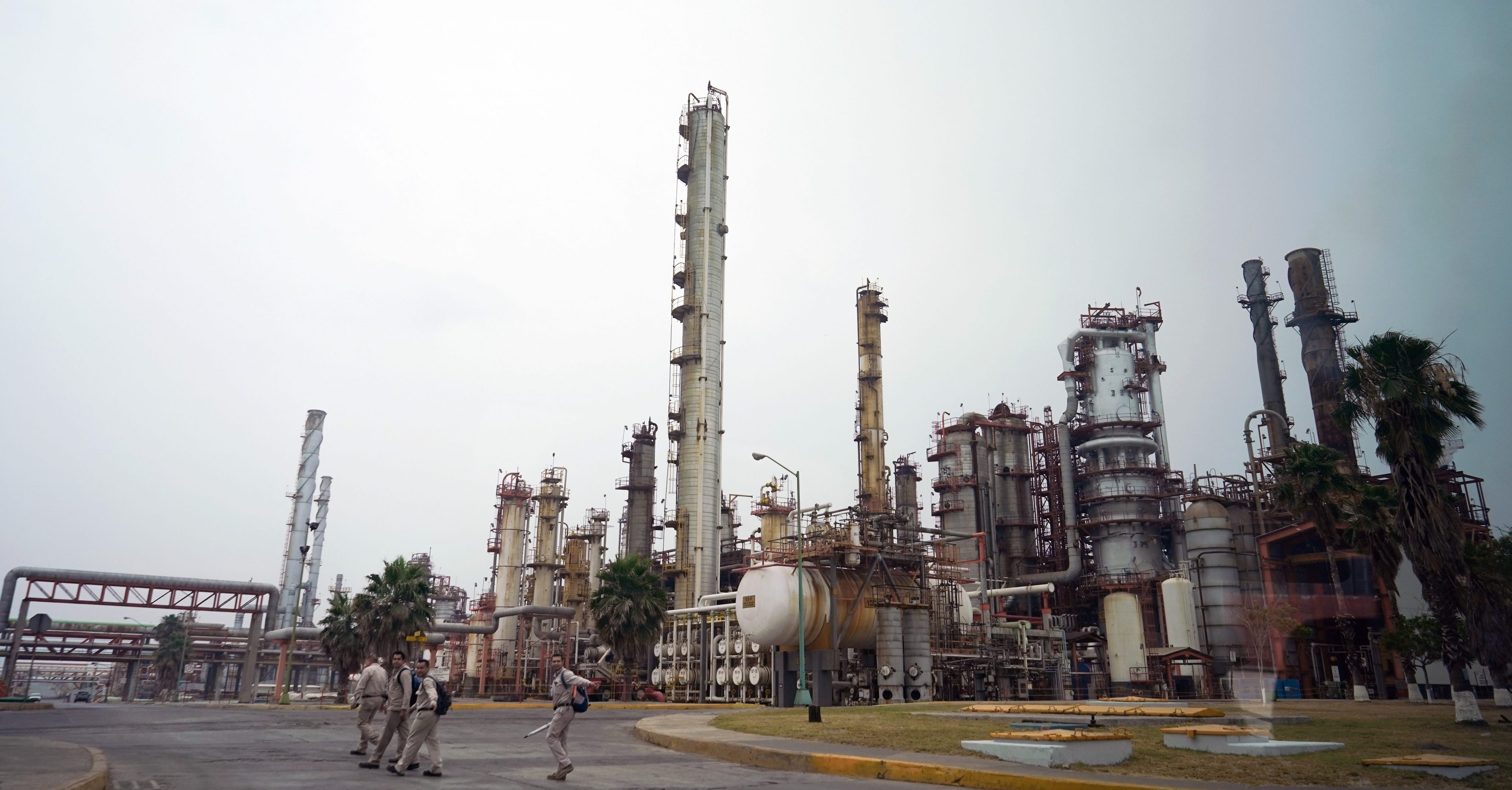 Alert for the financial risks of the two-mouth refinery