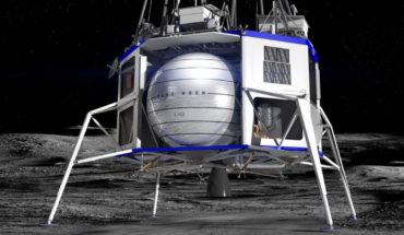 translated from Spanish: Amazon founder presented infrastructure to return to the moon