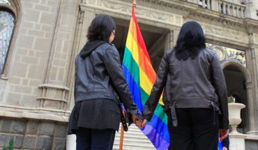 translated from Spanish: Bill seeks that Homo families can enroll their children