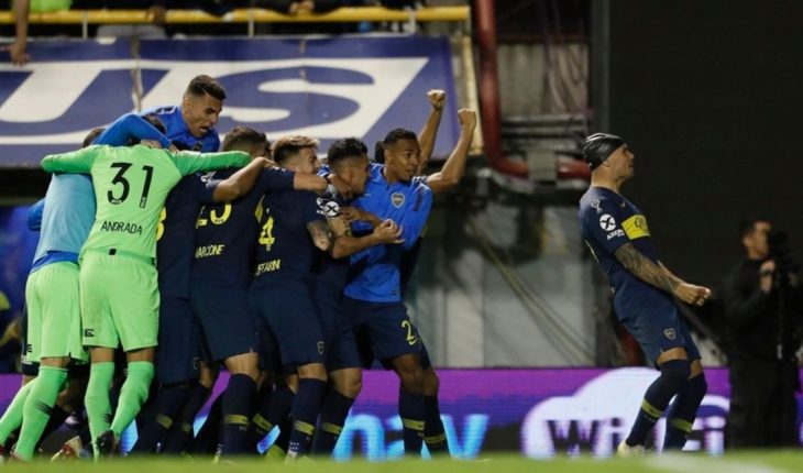 translated from Spanish: Boca eliminated Vélez in the penal and went on to the semifinal of the Super League Cup