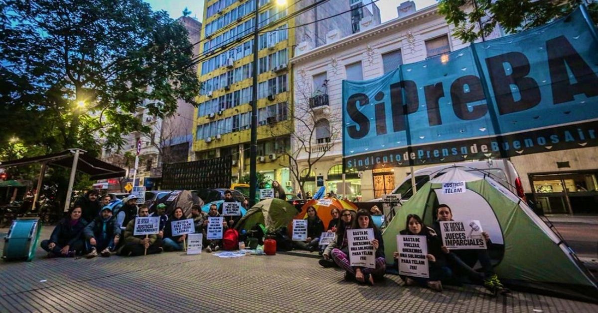 Camping of Telam workers in the face of labor justice for layoffs