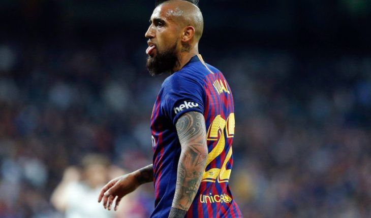 translated from Spanish: Despite the income of Vidal Barcelona lost to Valencia the cup of the King