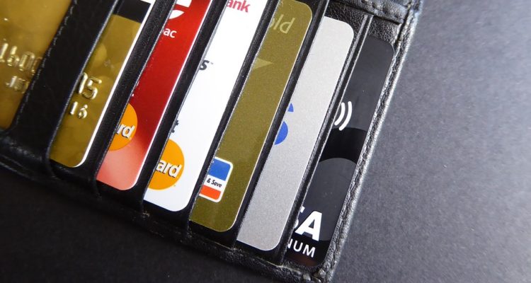 Detain eight people after registering massive card cloning