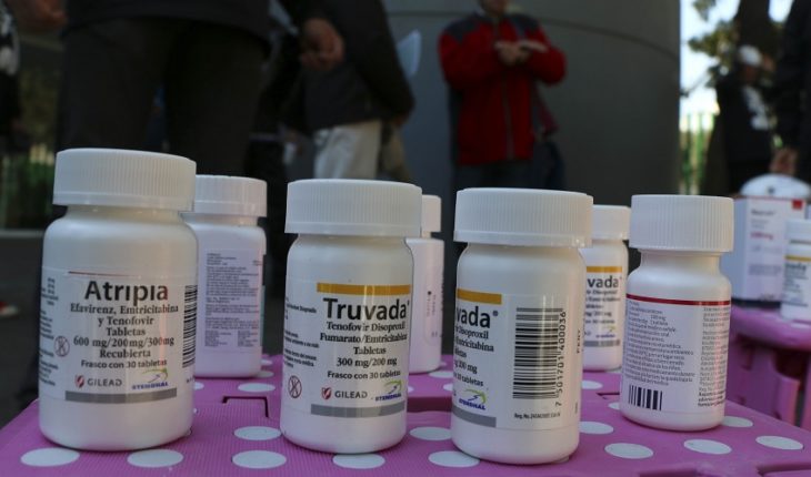 translated from Spanish: Government launches call for distribution of medicines