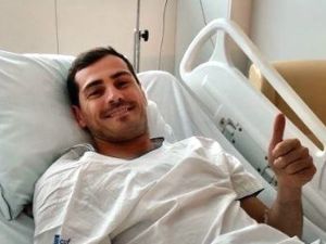 Iker Casillas is evolving "favorably" and leaves the ICU