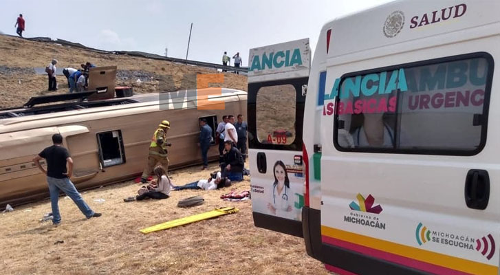 Increases to two the number of people killed in the bus tip-over in Morelia