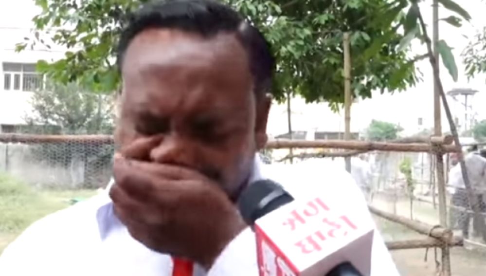 Indian politician cries for having only 5 votes having 9 family members