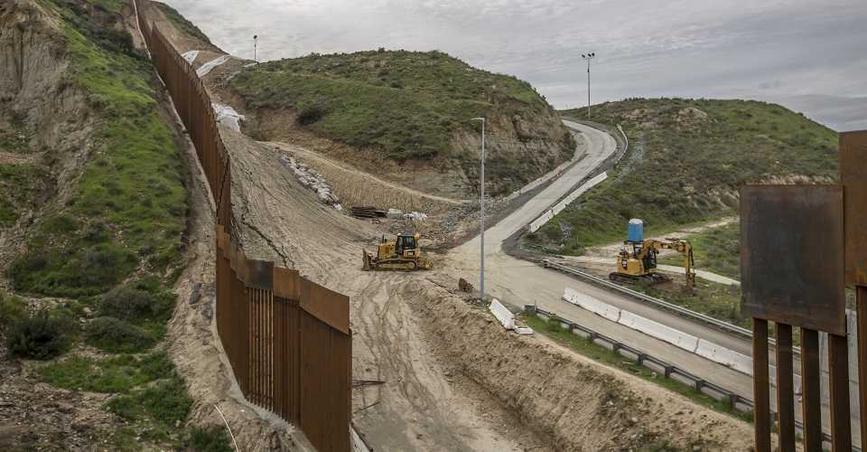 Less Mexicans believe that Trump is going to build the wall