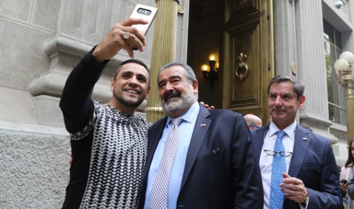 translated from Spanish: Luksic is celebrating: Banco de Chile canceled its debt subordinate to the Central Bank total