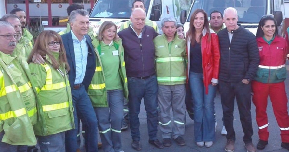 Macri returned to show along with Vidal and greeted the workers