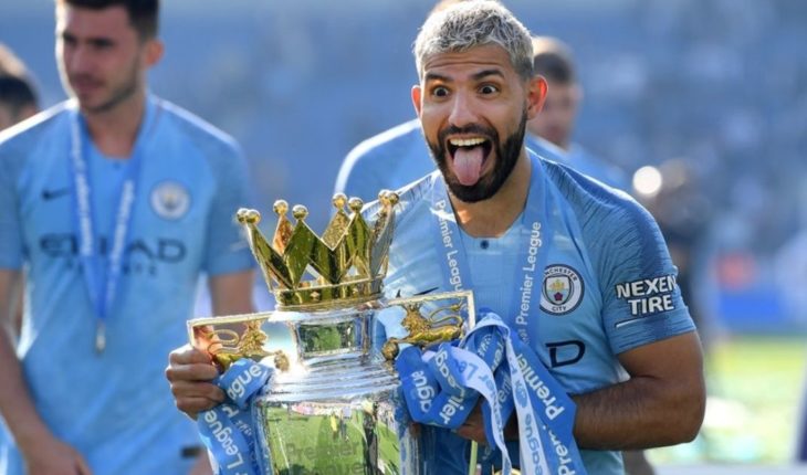 translated from Spanish: Manchester City, bichampion of the Premier League: from the goal of Agüero to the celebration with Oasis