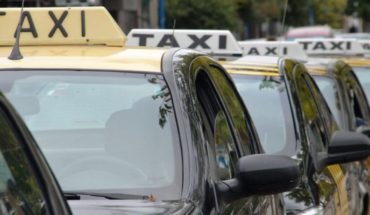translated from Spanish: Mendocinas women organize and arm an exclusive taxi network for them