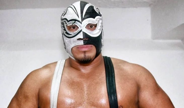translated from Spanish: Mexican fighter dies Silver King during a show in England