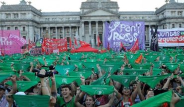 translated from Spanish: Pañuelazo of the 28Mm: what will be the presentation of the project for legal abortion?