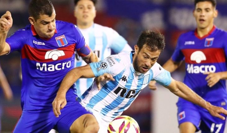 translated from Spanish: Racing played badly and lost 2 to 0 before Tigre in Victoria