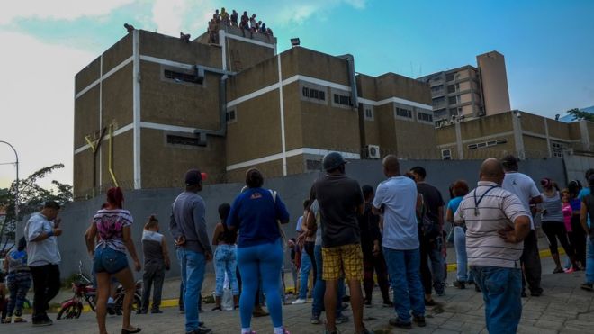 Riot in Venezuela: 29 prisoners killed and 19 police wounded in riot at police detention center in Acariagua