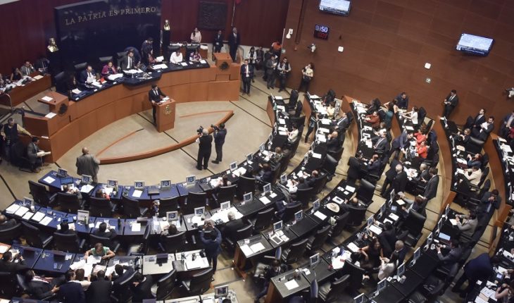 translated from Spanish: Senate approves in general and particular the educational reform