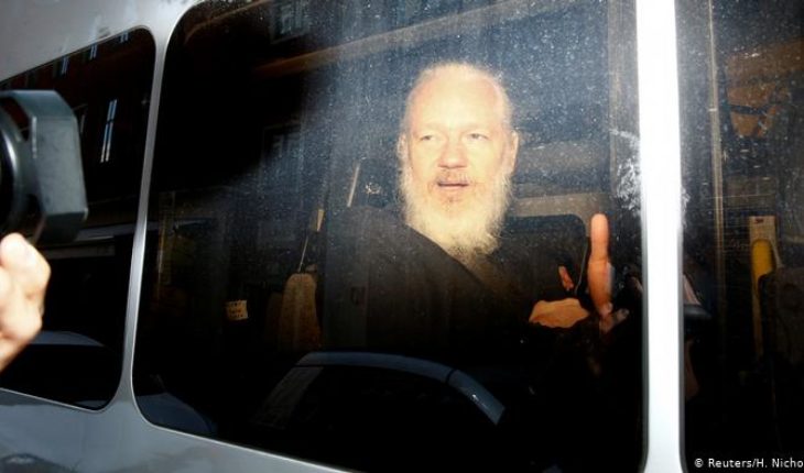 translated from Spanish: Swedish prosecutor’s Office calls for the arrest of Assange as a rape suspect
