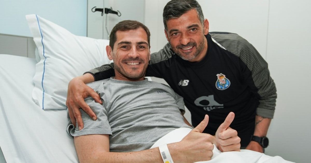The homage of the players of Porto in his visit to Iker Casillas