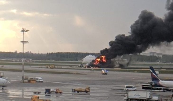 translated from Spanish: They recovered the black boxes of the plane burned in Moscow