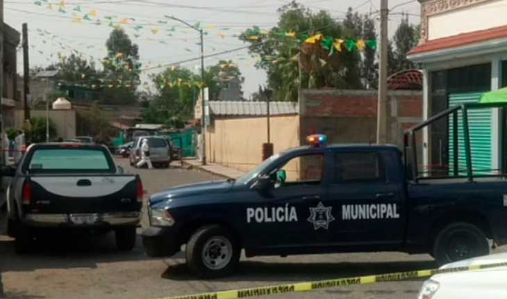 translated from Spanish: Thieves kill a man who had just left the bank in Morelia, Michoacán