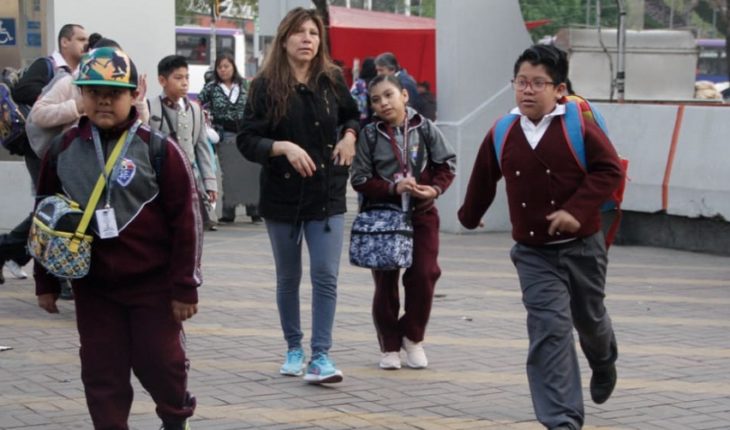 translated from Spanish: Thousands return to school on Monday, after a contingency suspension