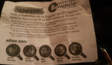 translated from Spanish: Threatened by supporting TPP-11: UDI members were also white poster
