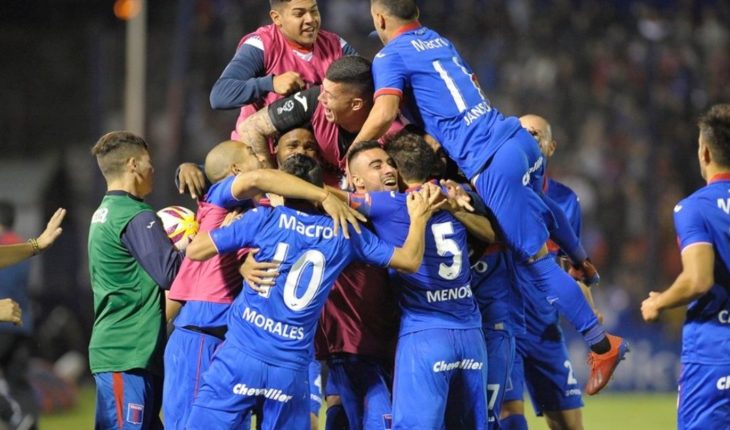 translated from Spanish: Tigre thrashed 5 a 0 a Atlético Tucumán and strokes the final of the Super League Cup