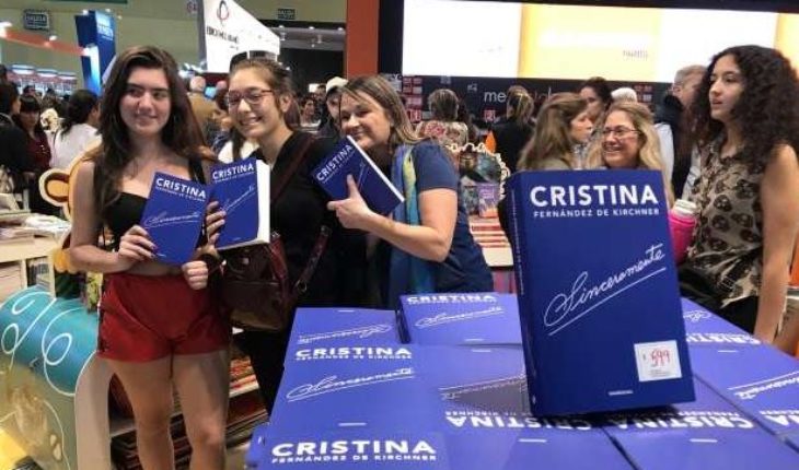 translated from Spanish: To Rockstar: Cristina Fernandez presents his book and leaves in suspense presidential candidacy