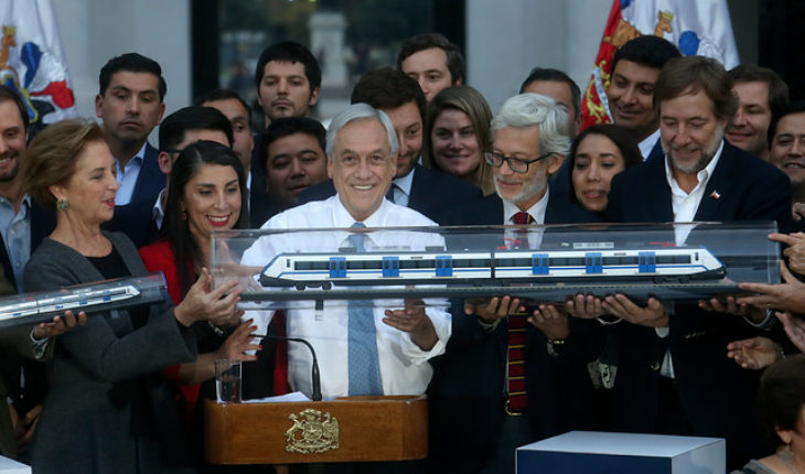 translated from Spanish: Train ad Santiago-Melipilla: Piñera pulls an ace out of his sleeve in one of the worst weeks of his government