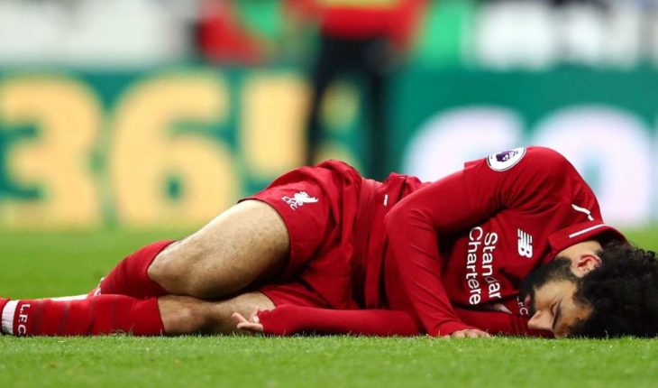 ¡Alarma en Liverpool! Salah sufre aparatosa lesión y es duda ante el Barcelona